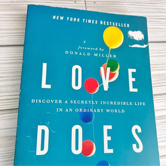Love Does: Discover a Secretly Incredible Life Paperback Book By Bob Goff - Picture 5 of 12